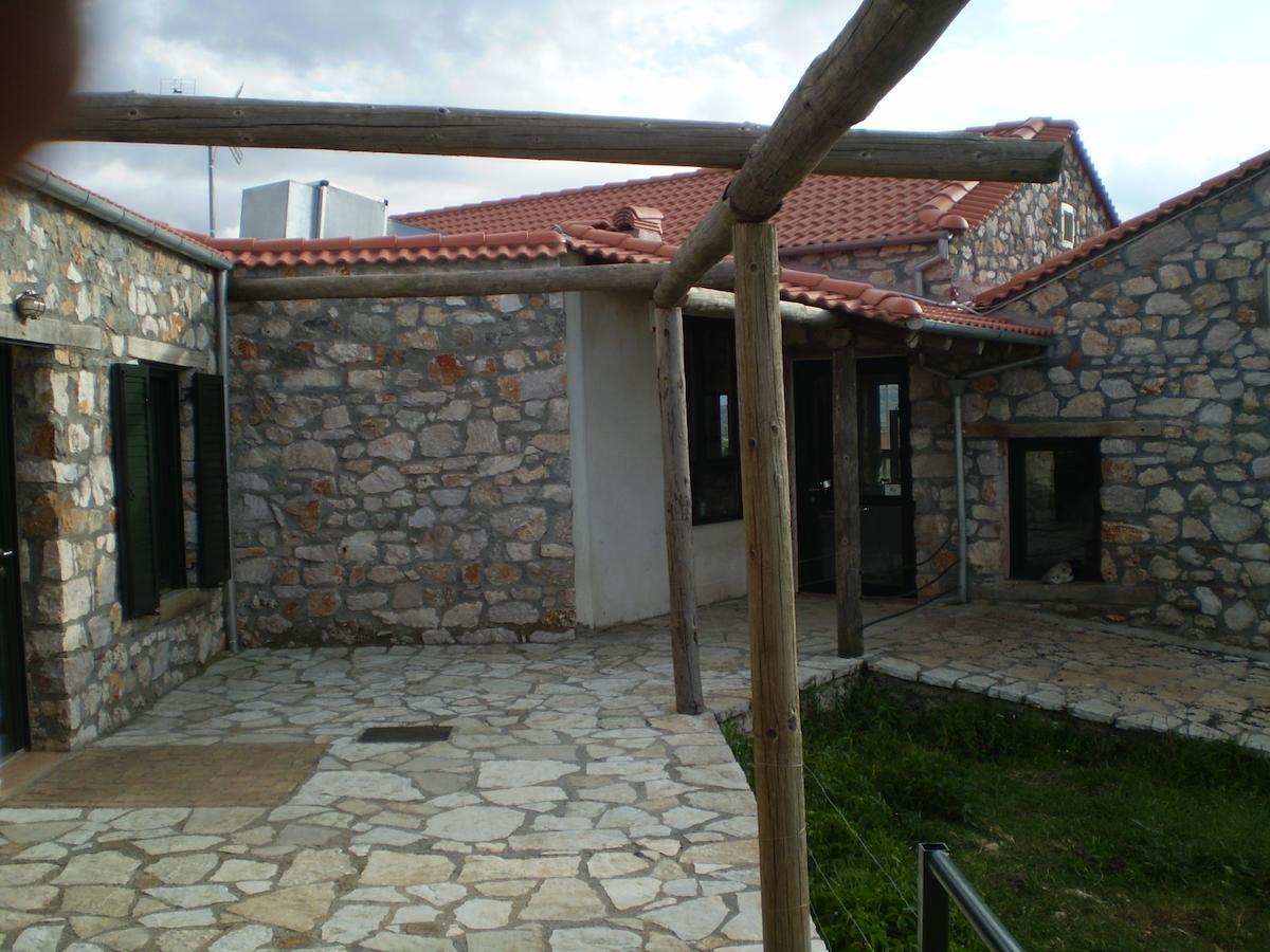 Arachovitika Kalivia Hotel Karyes Exterior photo